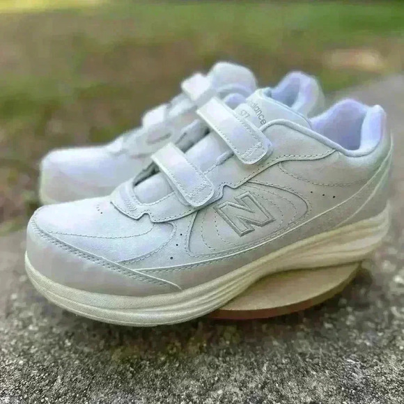 New Balance Made in USA Men's 577 V1 Hook and Loop Walking Shoe, Size 8 2E US - Picture 1 of 9